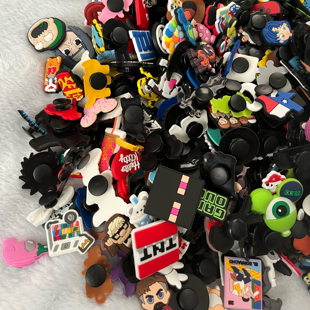 25 PIECE RANDOM CROC CHARMS - Picture 2 of 13